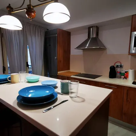 Az El Balcón De Rey Alfonso Iii * Zaragoza